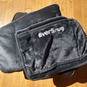 EverSnug grey blanket/travel pillow